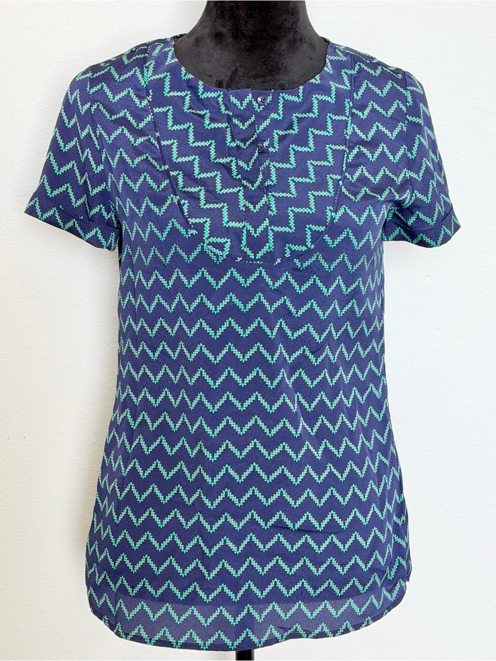 EUC cooper & ella Navy and Teal Chevron Short-Sleeve Blouse XS